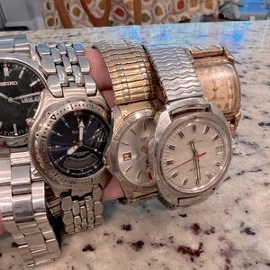 Lot of vintage and one modern men’s watches